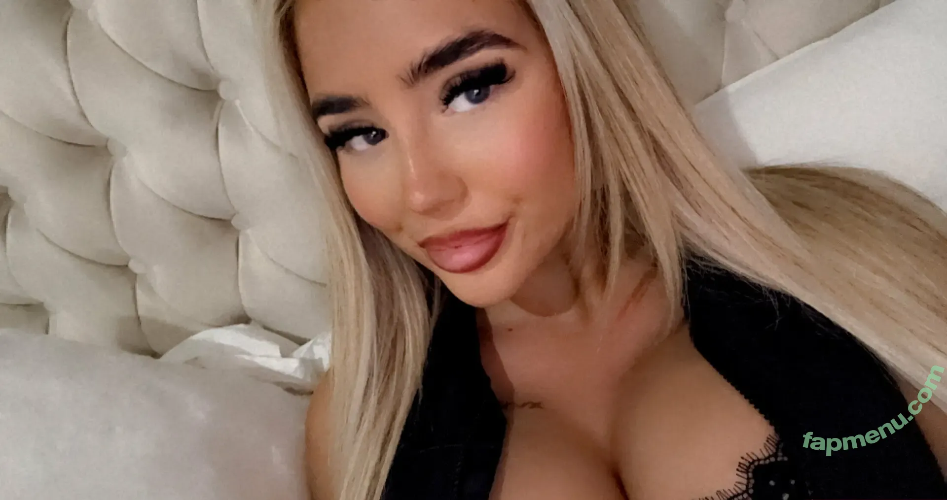 elacharlottee nude photo #0050 (elacharlottee)