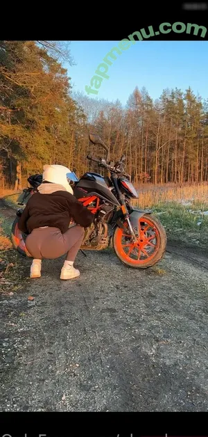 Elenarides / elenalovesbikers nude photo #0025