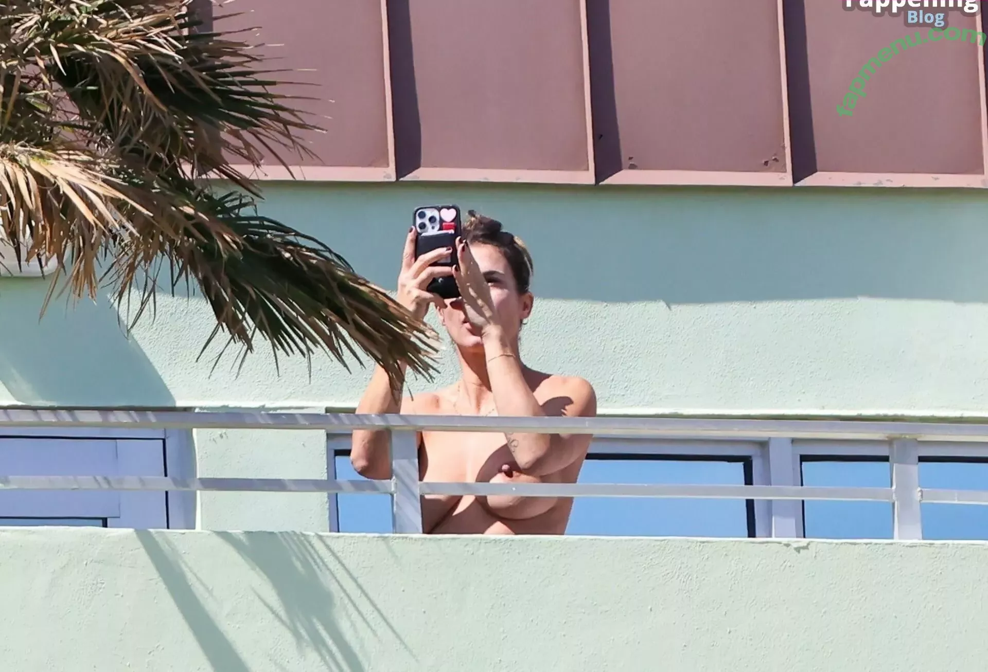 Elisabetta Canalis nude photo #0543 (JustElisabetta / littlecrumb_)