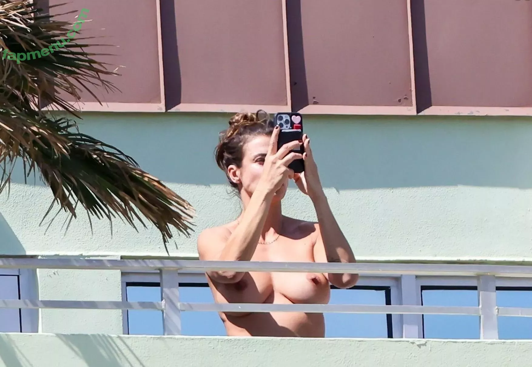 Elisabetta Canalis nude photo #0565 (JustElisabetta / littlecrumb_)