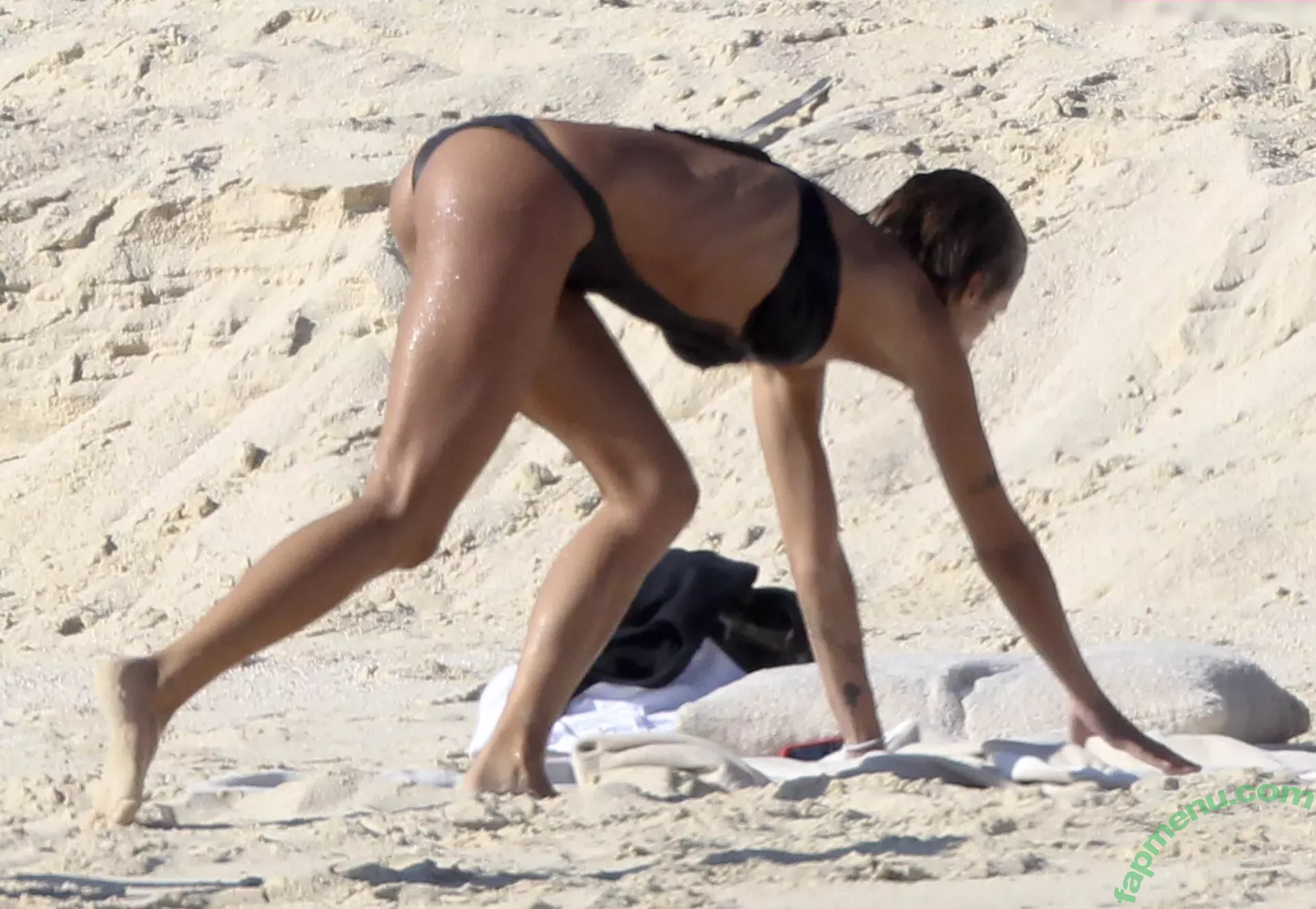 Elisabetta Canalis nude photo #0773 (JustElisabetta / littlecrumb_)