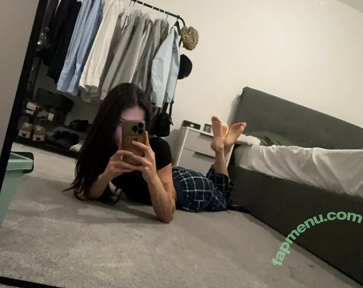 Elisha Walbyoff nude photo #0037 (elishawalbyoff / feetpicgyal / leashhaaa)