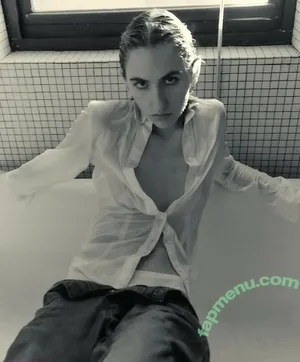 Eliza Derr / elizaderr nude photo #0007