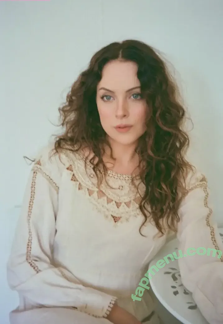 Elizabeth Gillies nude photo #0496 (lizgillz)
