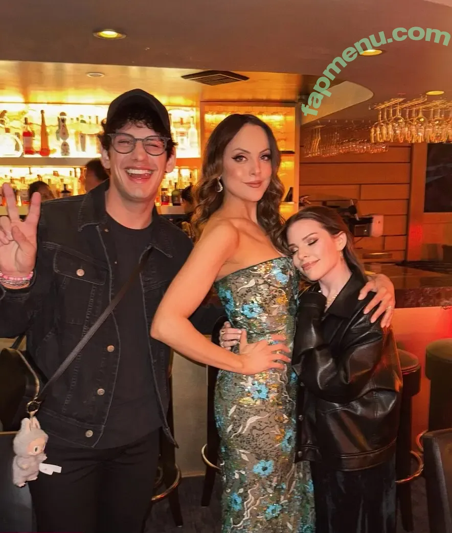 Elizabeth Gillies nude photo #0554 (lizgillz)