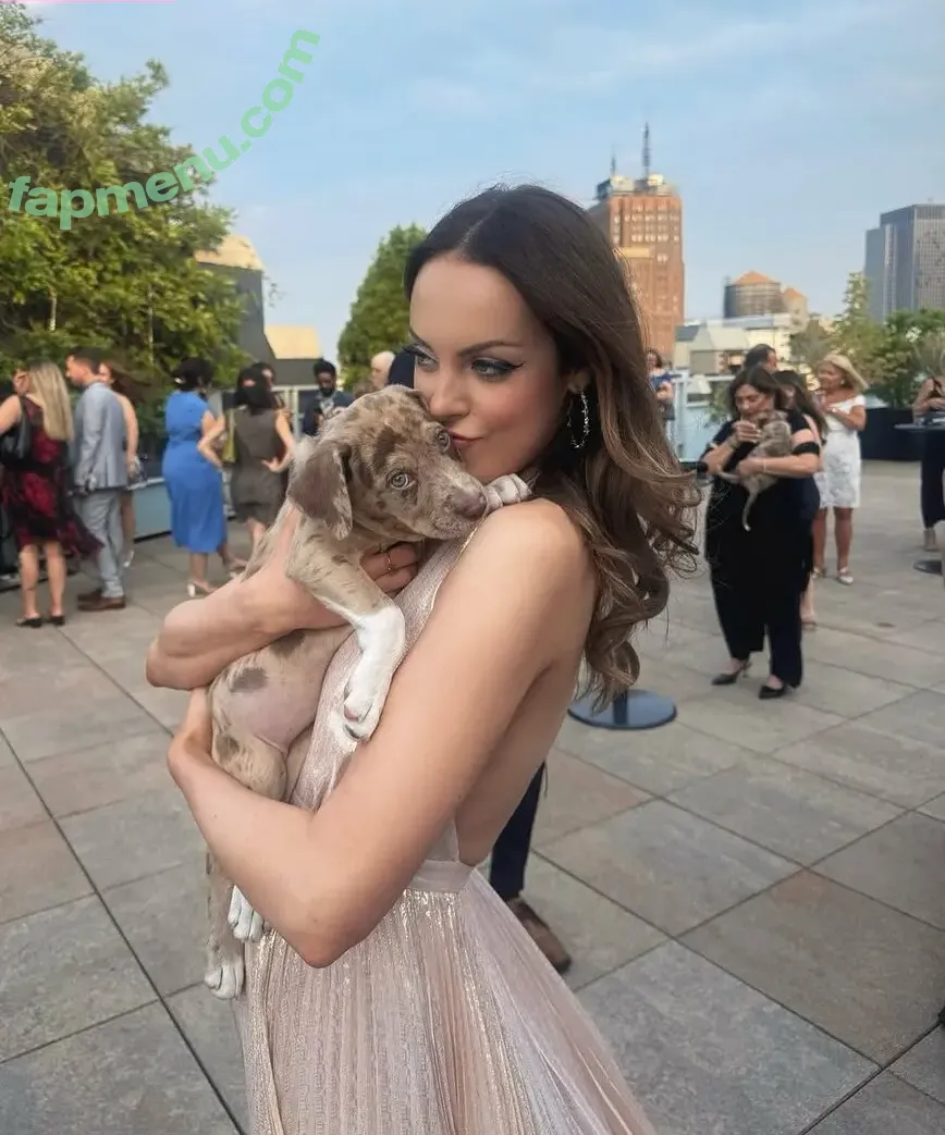 Elizabeth Gillies nude photo #0563 (lizgillz)