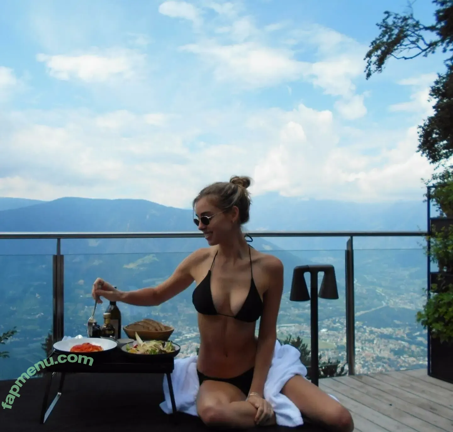 Elizabeth Turner nude photo #0678 (elizTurner92 / elizabethcturner)