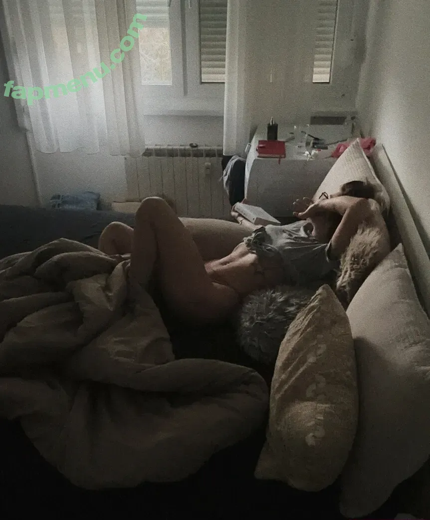 Ella Dvornik nude photo #0005 (alterella / elladvornik)