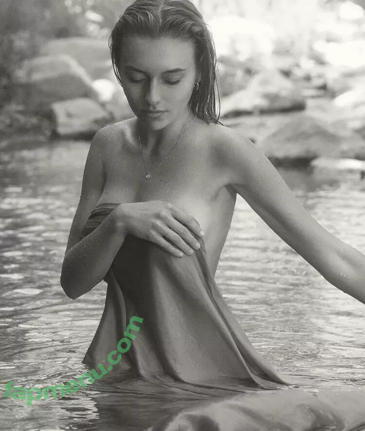 Ella Kernkamp nude photo #0017 (ellakernkamp)