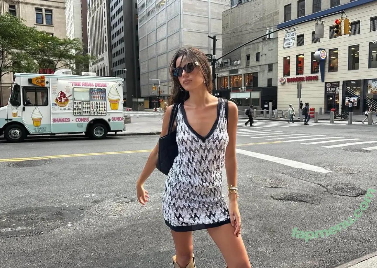 Ella Mendelsohn nude photo #1499 (ellamendelsohn)