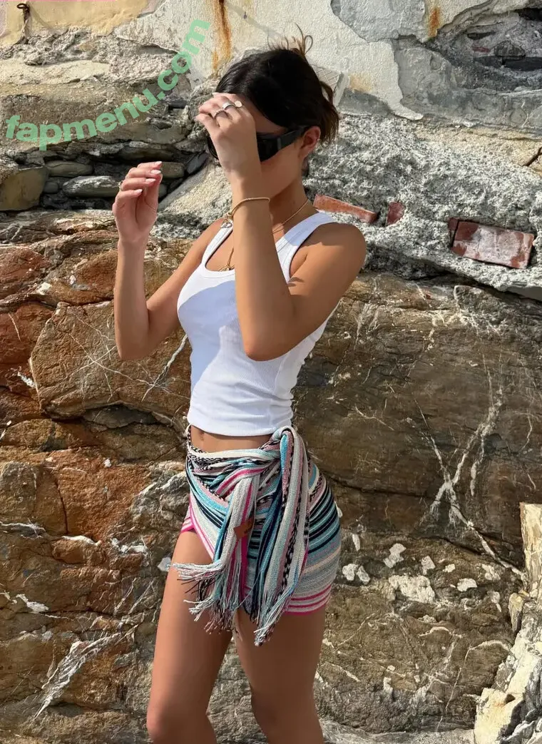 Ella Mendelsohn nude photo #1731 (ellamendelsohn)