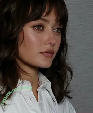 Ella Purnell / GRAYLINGPURNELL / ella_purnell nude photo #0831