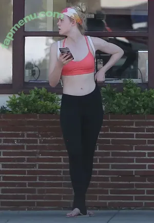 Elle Fanning / ellefanning nude photo #3105