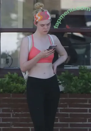 Elle Fanning / ellefanning nude photo #3107