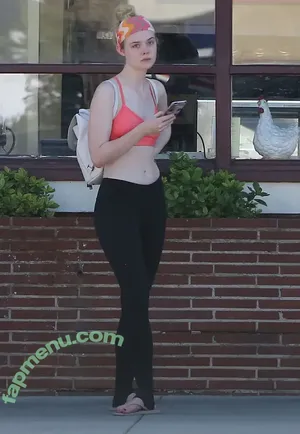Elle Fanning / ellefanning nude photo #3108