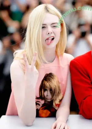 Elle Fanning / ellefanning nude photo #3137