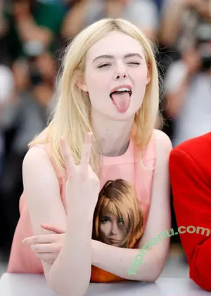 Elle Fanning / ellefanning nude photo #3138