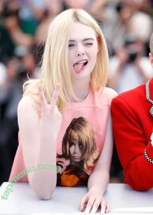 Elle Fanning / ellefanning nude photo #3139
