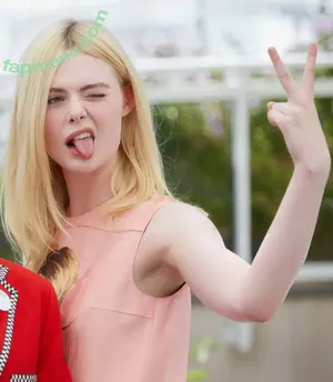Elle Fanning / ellefanning nude photo #3141