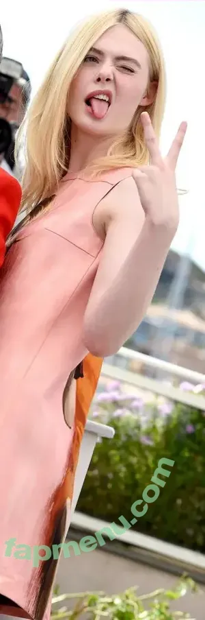 Elle Fanning / ellefanning nude photo #3146