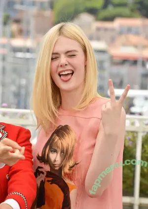 Elle Fanning / ellefanning nude photo #3148