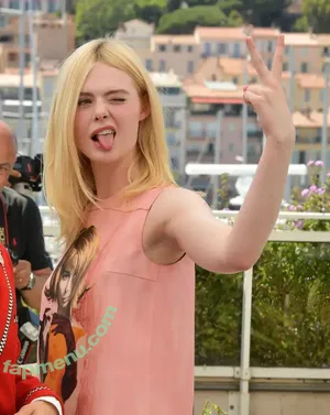 Elle Fanning / ellefanning nude photo #3149