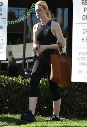 Elle Fanning / ellefanning nude photo #3180
