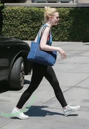 Elle Fanning / ellefanning nude photo #3187