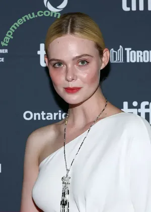 Elle Fanning / ellefanning nude photo #3190