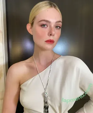 Elle Fanning / ellefanning nude photo #3200