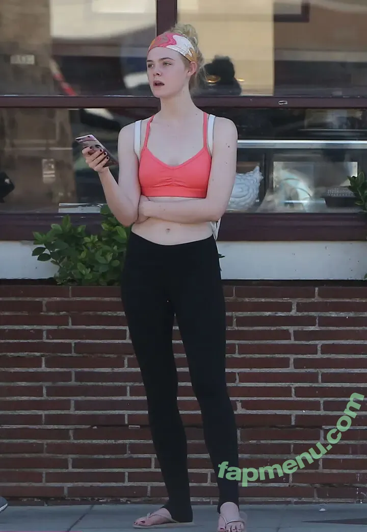 Elle Fanning nude photo #3096 (ellefanning)