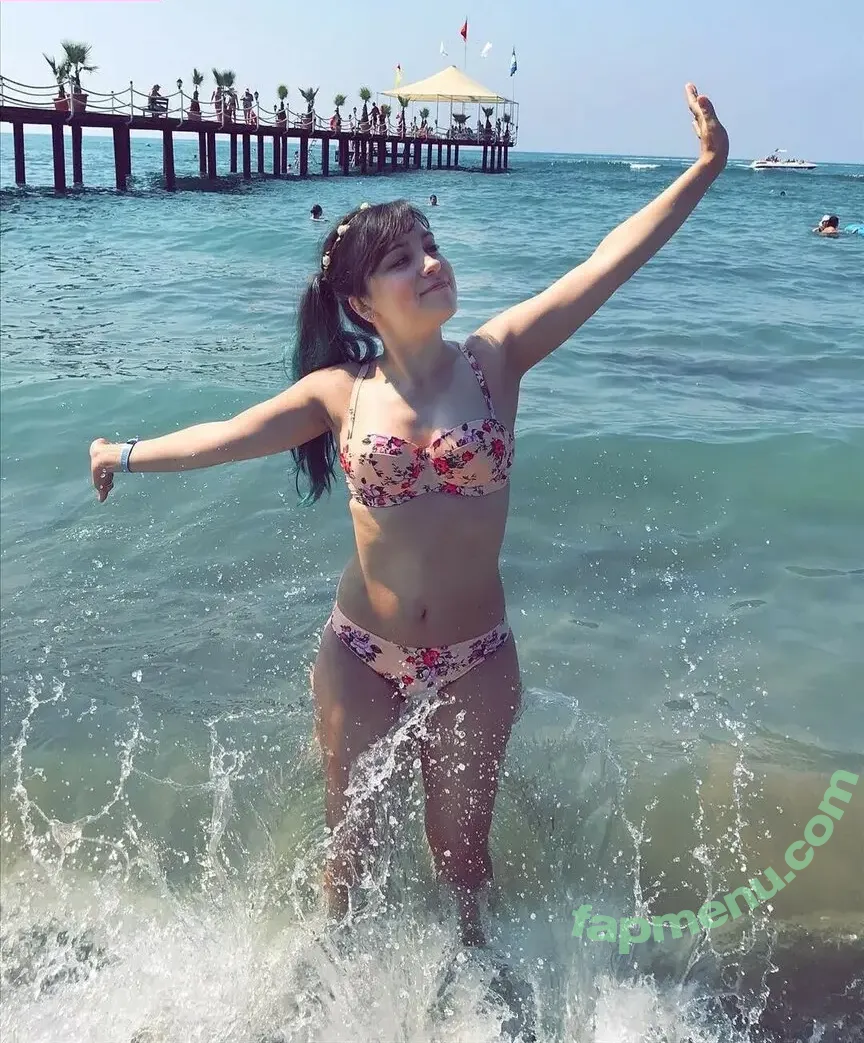 Ellen Rose nude photo #0001 (ellenrosee / icklenellierose / outsidextra)