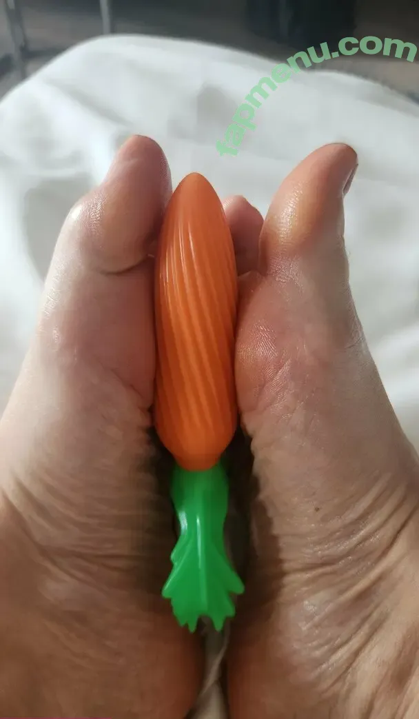 ellyfootfetish nude photo #0001 (fayefetish)