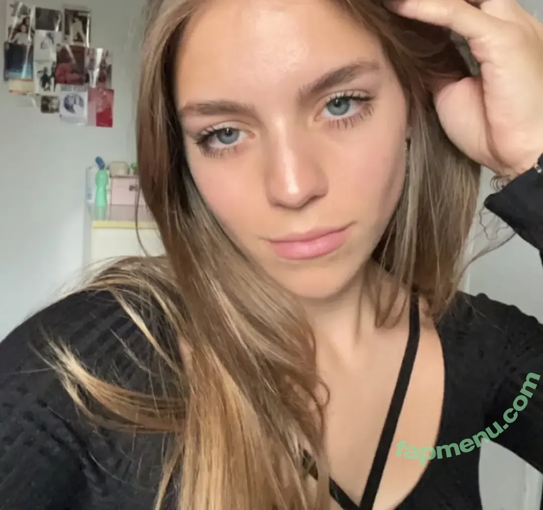 Ellymariexo nude photo #0002 (Elly Marie Cook / ellymariexx)