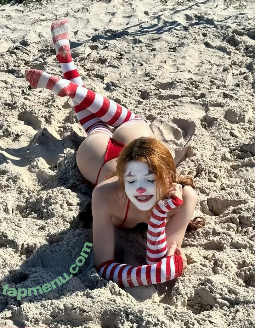 Elowen Clown nude photo #0001 (Elowen Fawn / cl0wnpssbabeclown / elowen.fawn / pssyclownclown)