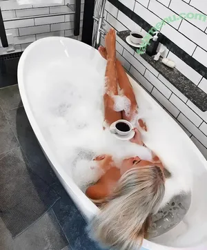  nude photo #0002