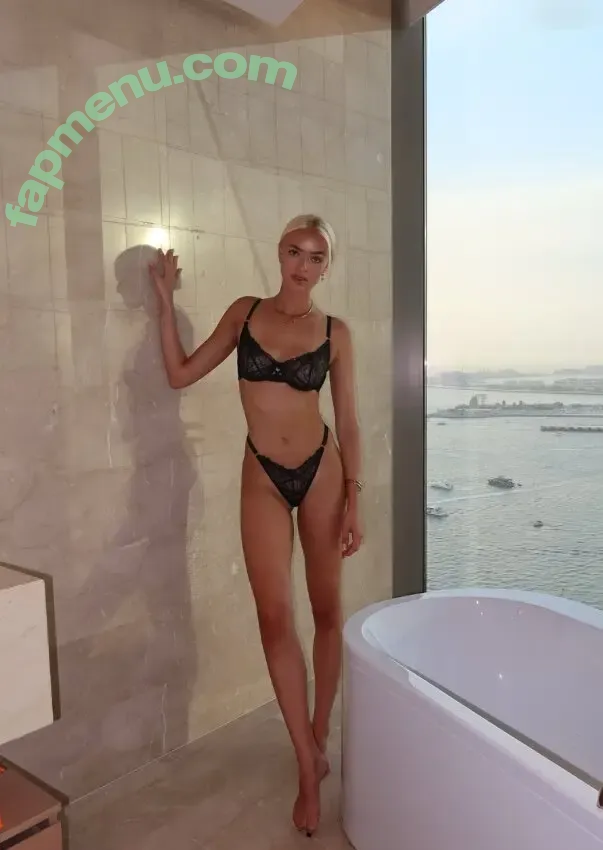 Elys Hutchinson nude photo #0001 (Elys Hutchinson)