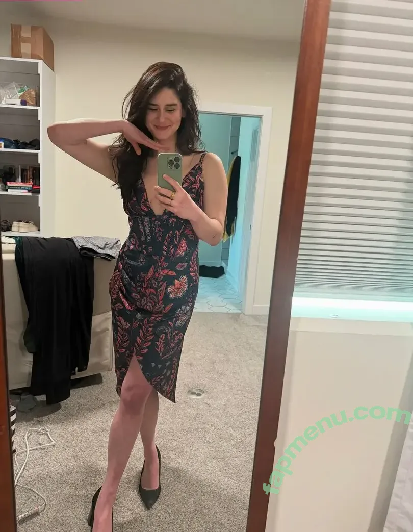 Elyse Myers nude photo #0014 (Elysemyers / elyse_myers / violetmyers)