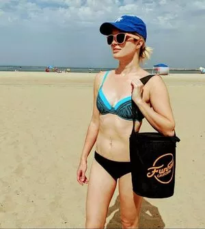 Elyse Willems / elysewillems nude photo #0001