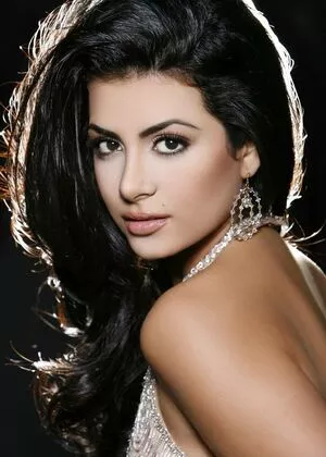 Emeraude Toubia / EmeraudeToubia / emeraude nude photo #0127