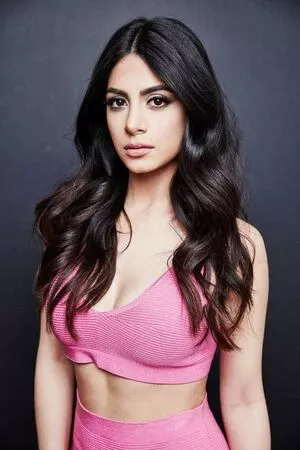 Emeraude Toubia / EmeraudeToubia / emeraude nude photo #0138