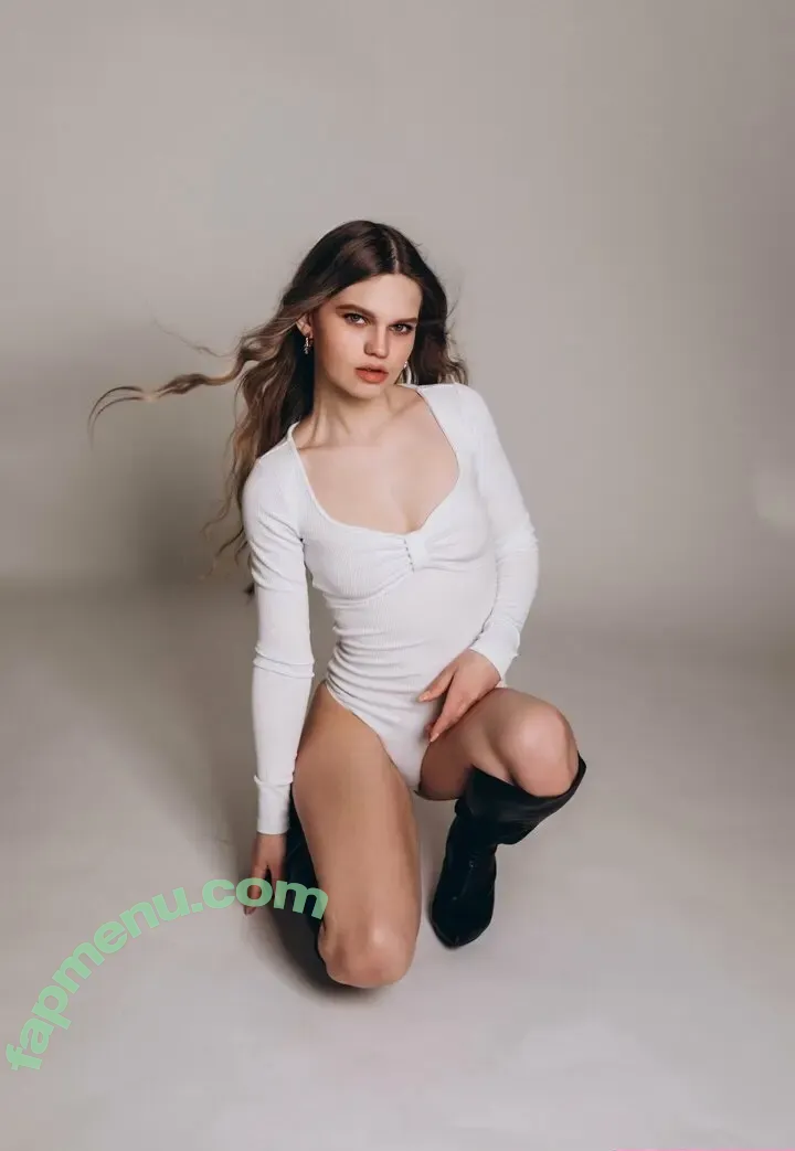 emiilyross nude photo #0002 (emilyrosss)