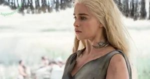 Emilia Clarke / clarkeyxo / emilia_clarke / emiliaclarke nude photo #2053