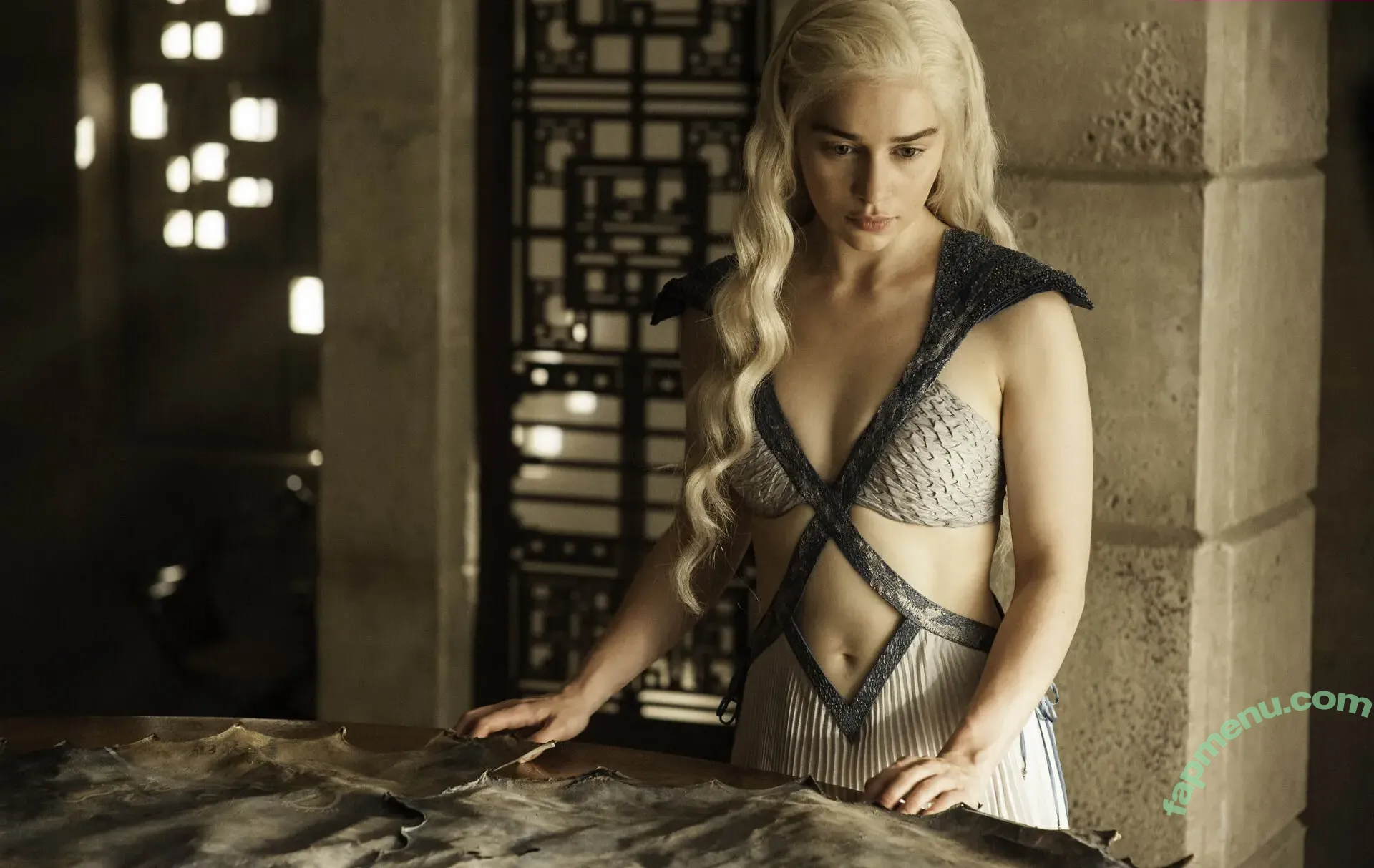 Emilia Clarke nude photo #2035 (clarkeyxo / emilia_clarke / emiliaclarke)