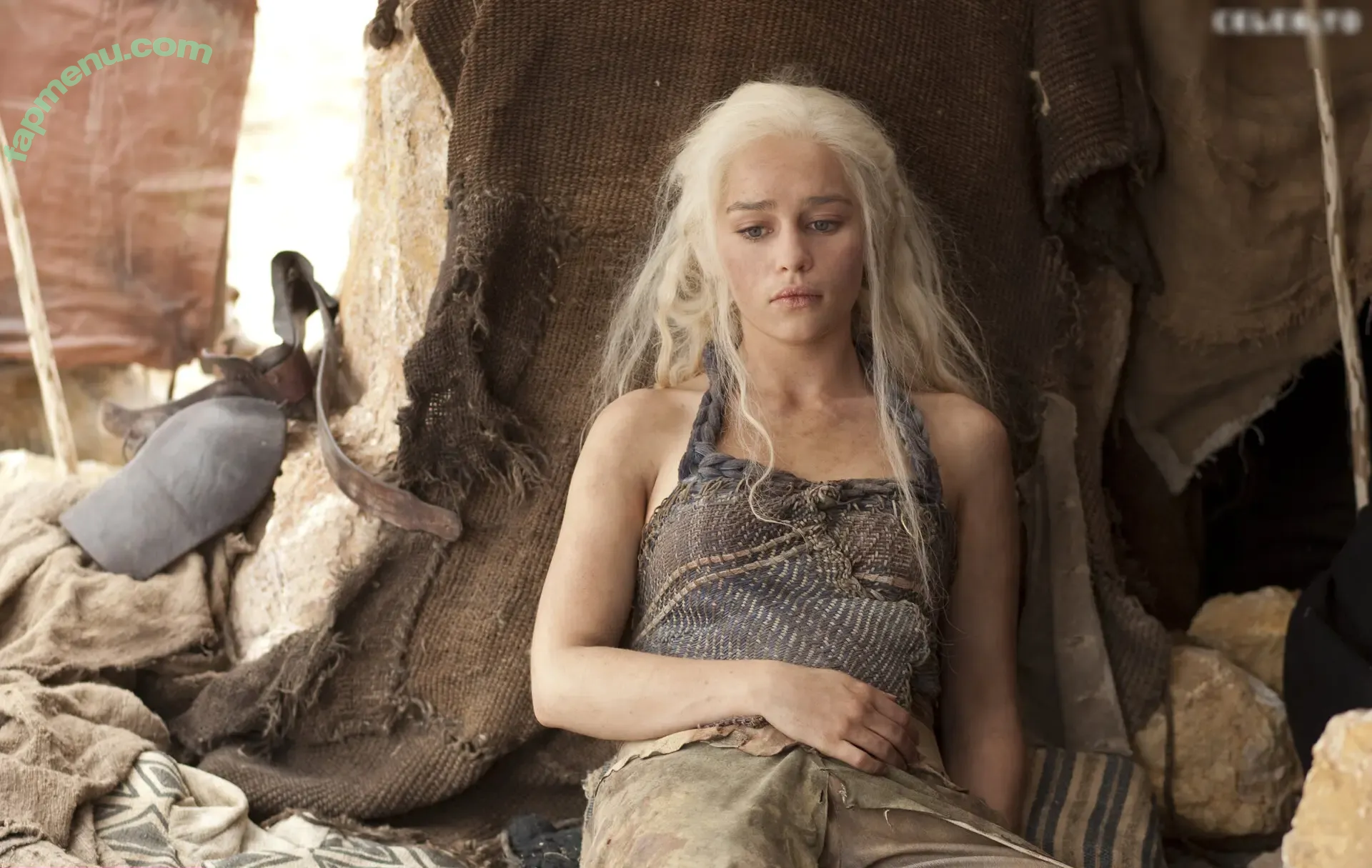 Emilia Clarke nude photo #2037 (clarkeyxo / emilia_clarke / emiliaclarke)