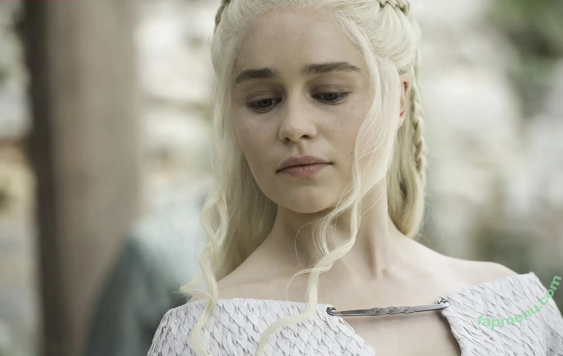 Emilia Clarke nude photo #2045 (clarkeyxo / emilia_clarke / emiliaclarke)