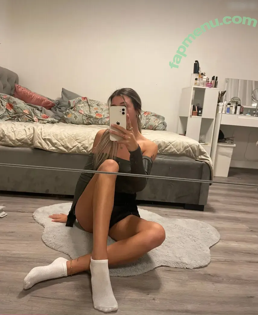 emiliaaa.rose nude photo #0080 (emilia.roseee)