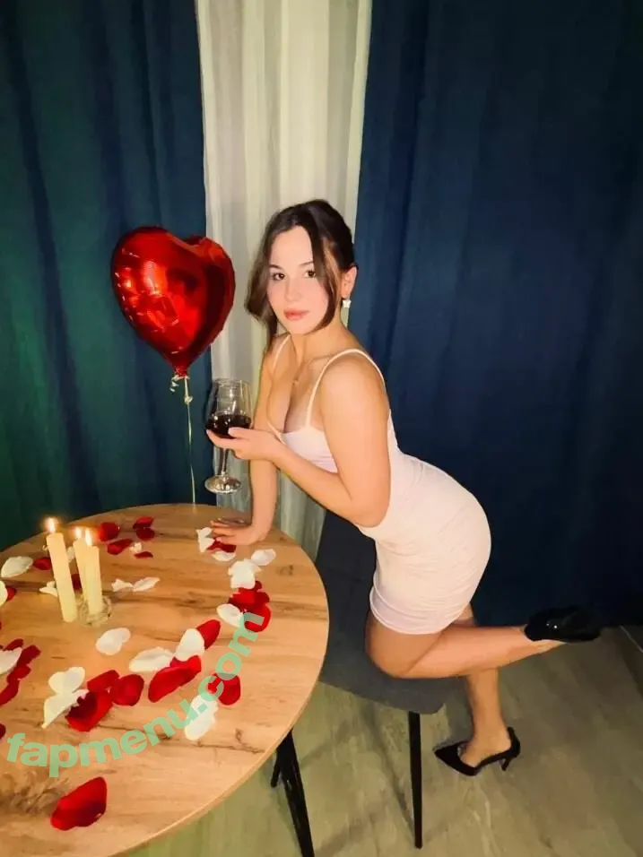EmiliaDreams nude photo #0013 (Emilia_Dream / emilliadreams)
