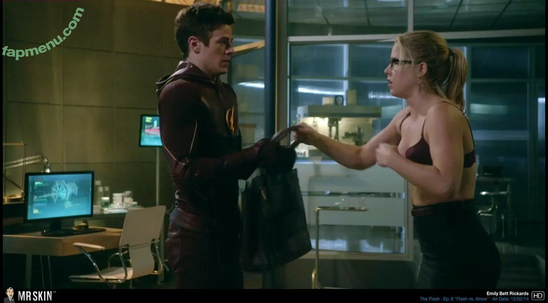 Emily Bett nude photo #0008 (Emily Bett)