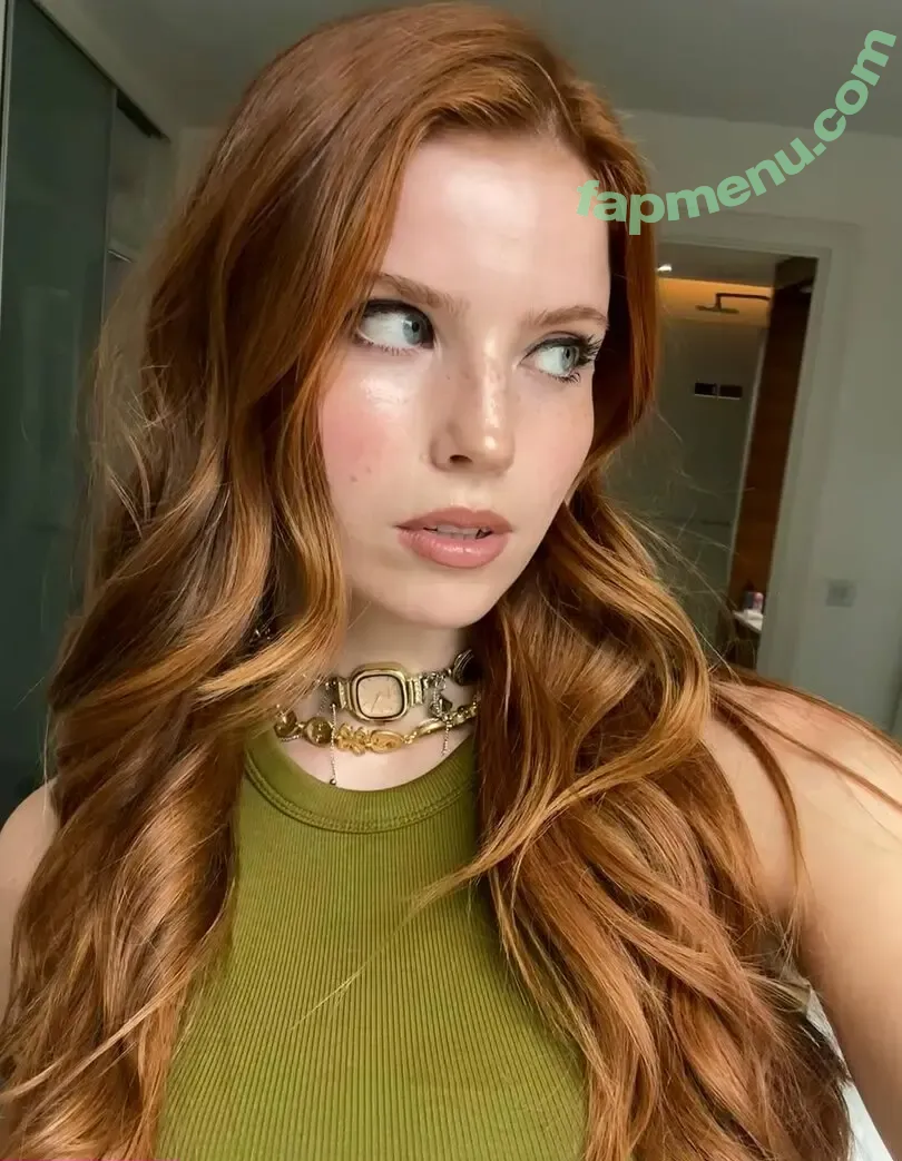 Emily Deyt-Aysage nude photo #0073 (emilydeytaysage / emjayplays)